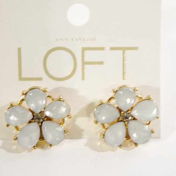 Ann Taylor LOFT Opal Crytal Daisy Stud Earrings NWT 29.50 - Picture 1 of 3
